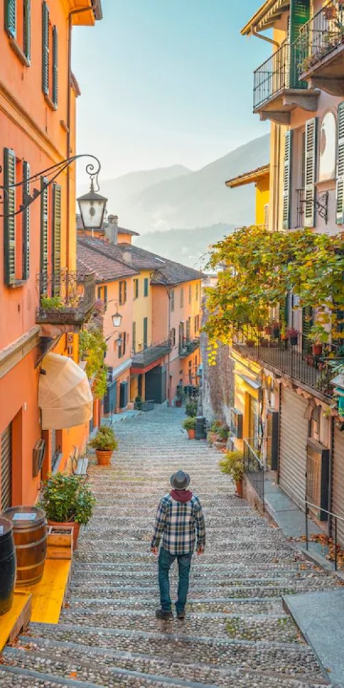 Street view in Fino Mornasco, IT