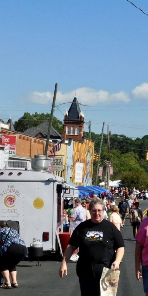 Scenic street in Mount Gilead historic district
